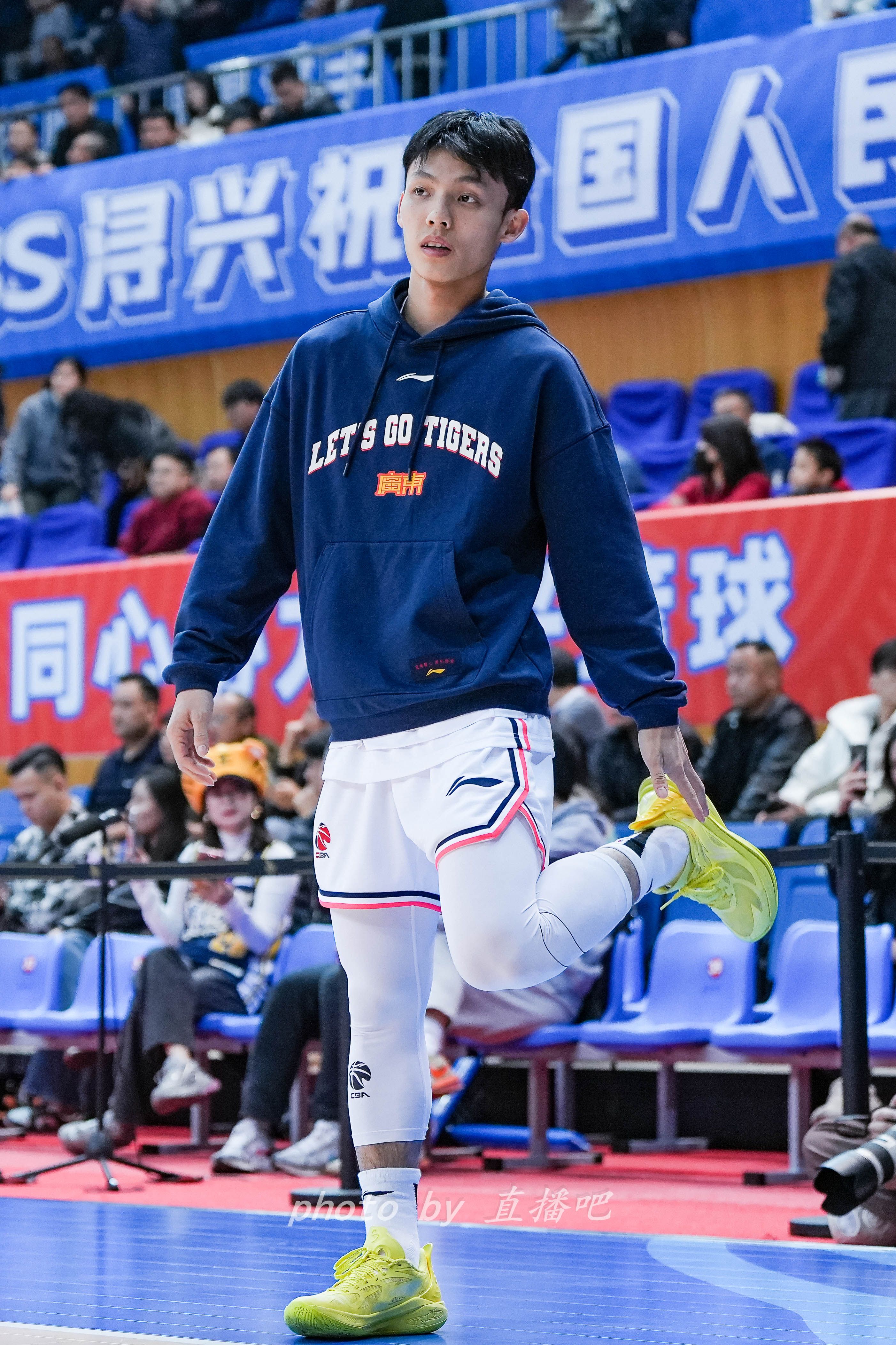  “控球中鋒”！徐杰這身體素質(zhì)有億點(diǎn)東西