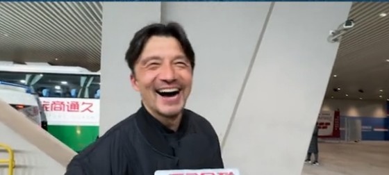  帶孩子和帶球隊(duì)哪個(gè)更累？謝暉笑言：都累，但帶孩子更累