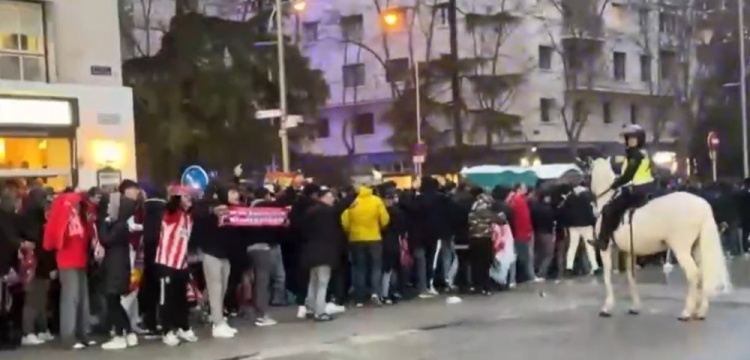  馬競球迷進入伯納烏時向人群投擲雜物，導致安保對其進行脫鞋檢查