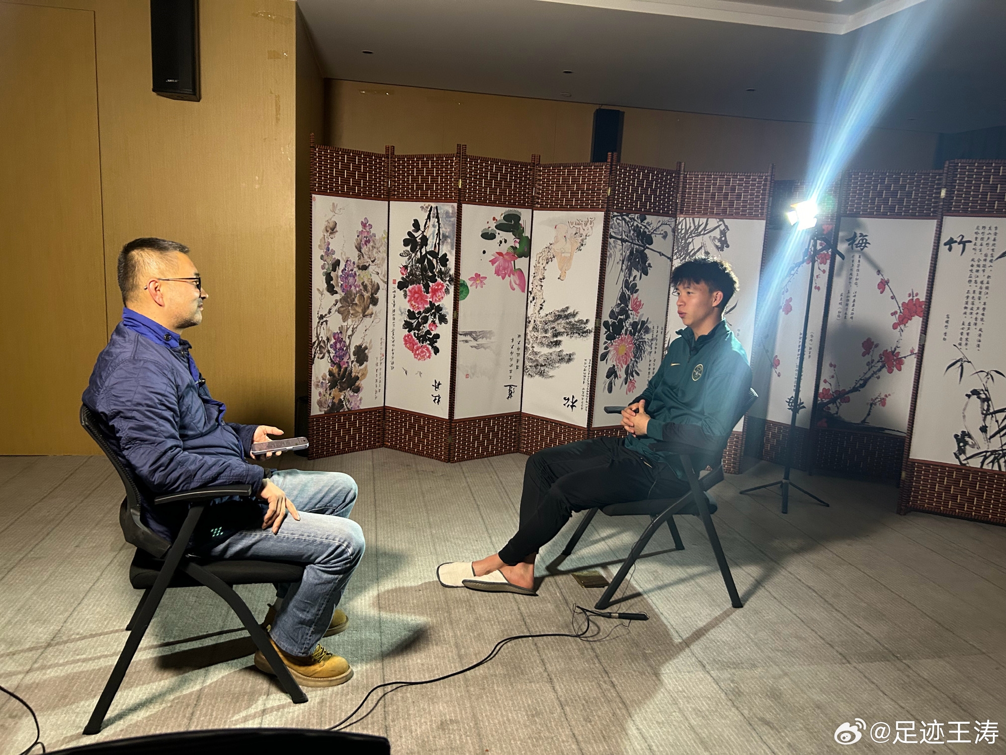  記者：王鈺棟視韋世豪為偶像&想加他微信，現進了國足不知加到沒