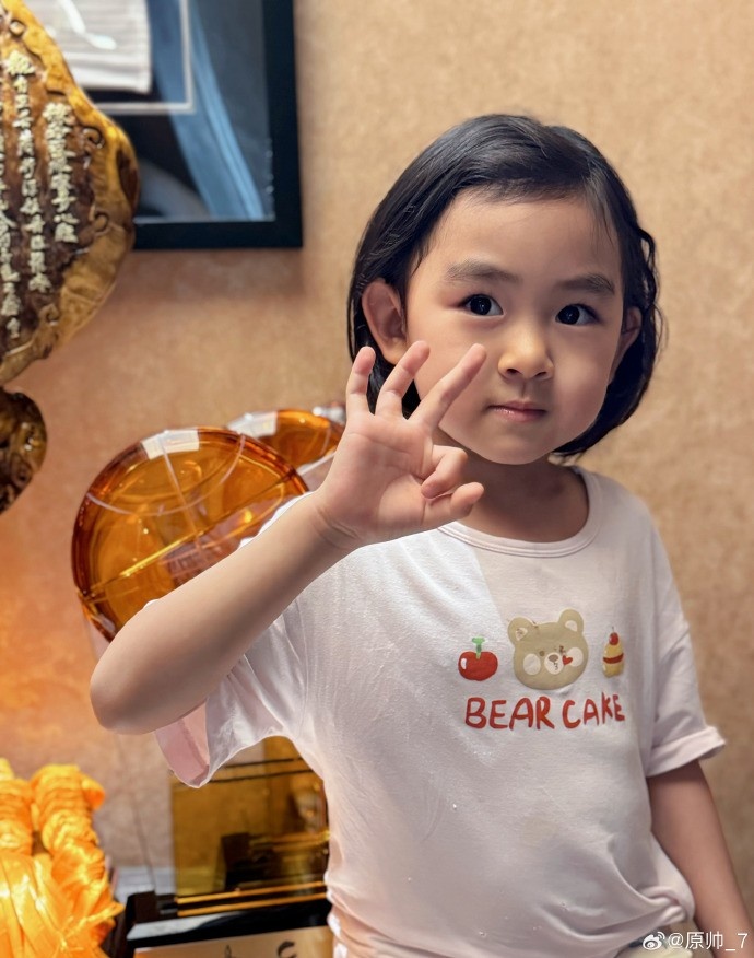  三分大賽三冠王！原帥曬三冠獎(jiǎng)杯：完成了女兒給安排的任務(wù)！