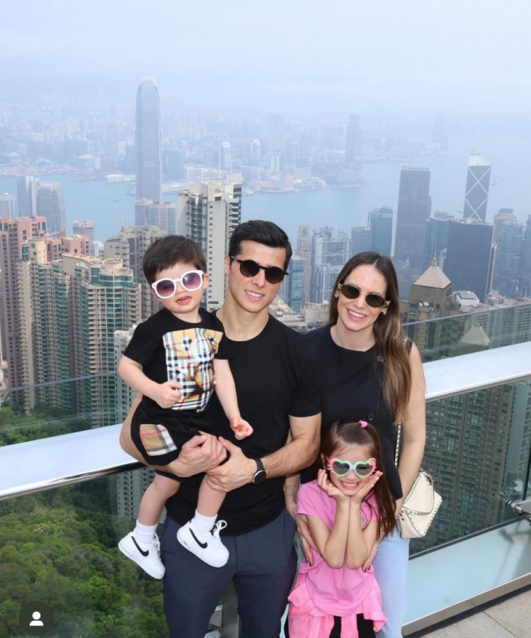  特謝拉帶家人赴中國香港過周末，陳晉一留言：這是個好地方
