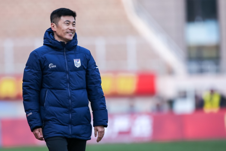  足球報(bào)：大連英博低調(diào)備戰(zhàn)，簽約贊助商為大連足球注入新活力