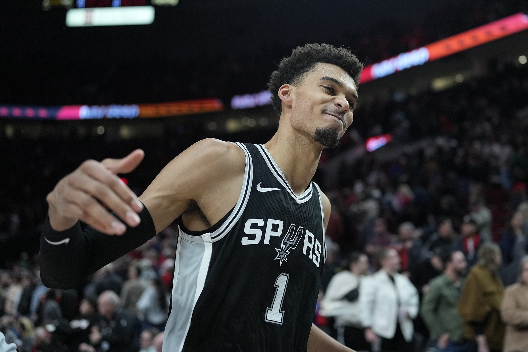  下一個(gè)NBA超級巨星？文班亞馬：身高 技術(shù)與人格魅力的完美結(jié)合